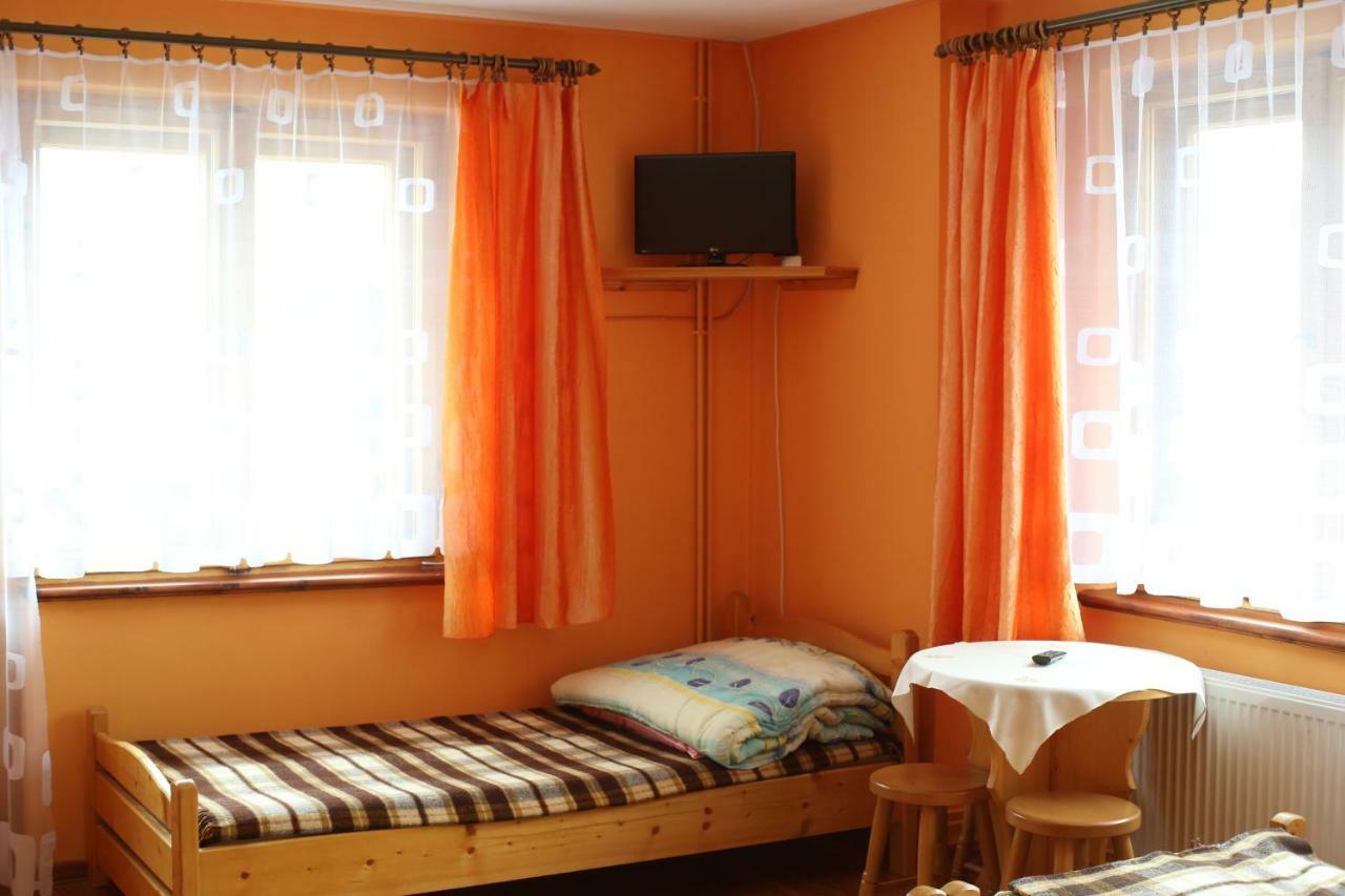 Pokoje Goscinne U Ady Jurgów Buitenkant foto