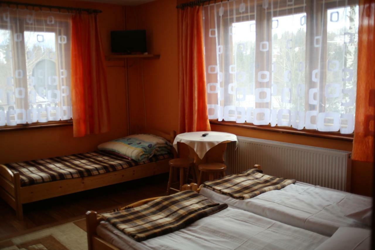 Pokoje Goscinne U Ady Jurgów Buitenkant foto